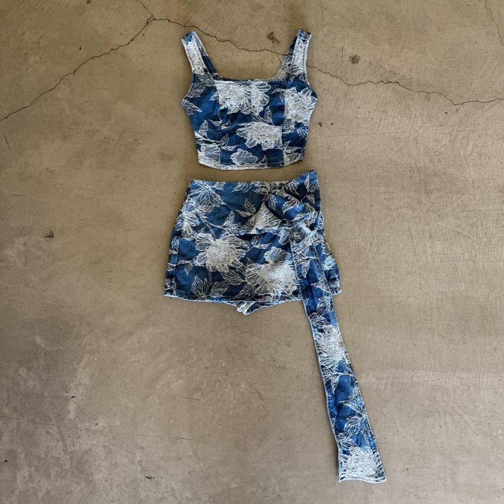 Avec Les Filles / Denim Floral Two Piece Set / Blue - Picture 16 of 16